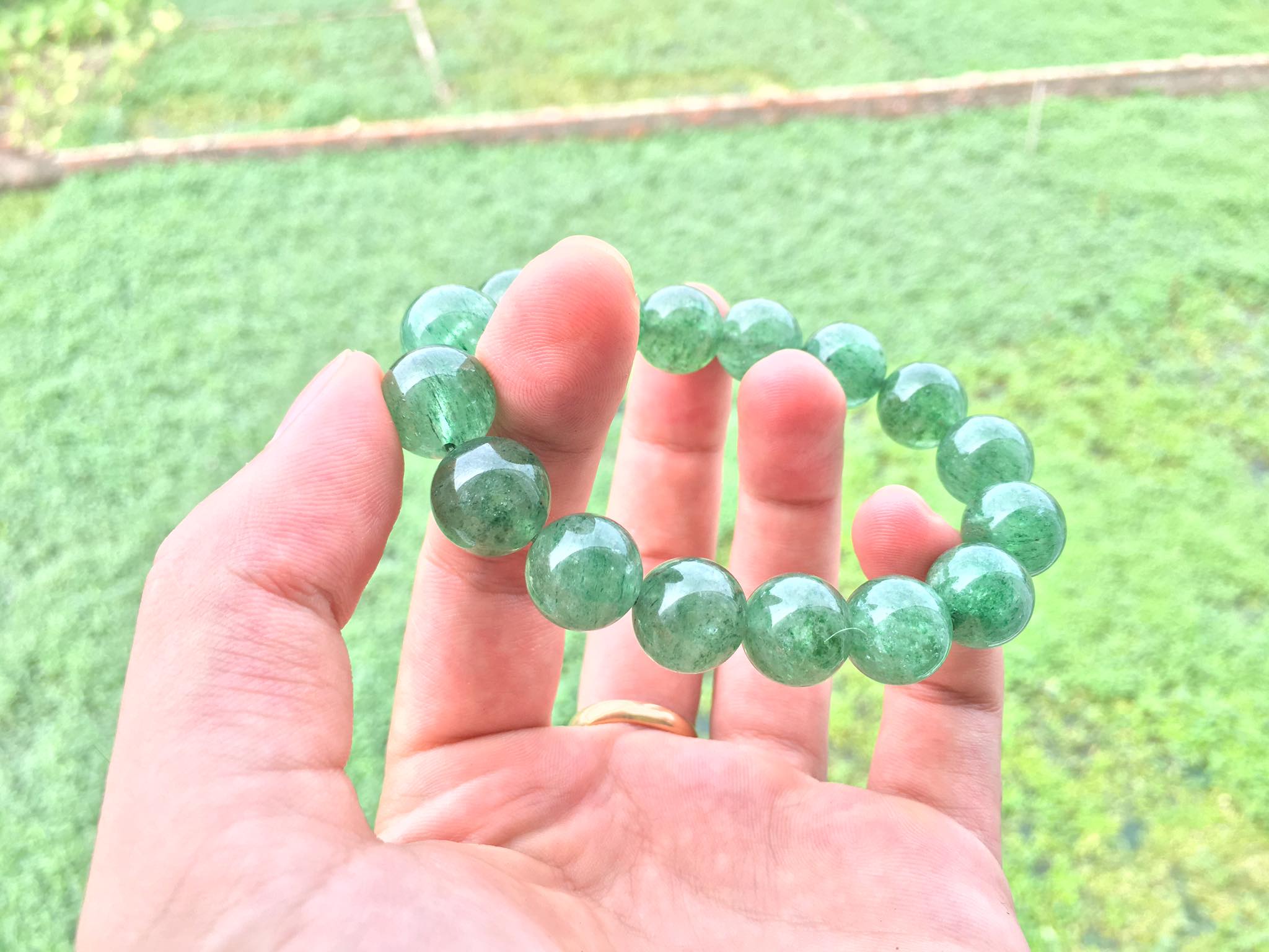 vong-deo-tay-da-thach-anh-toc-xanh